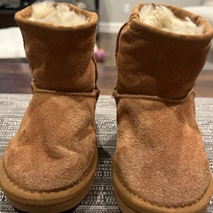 UGG Koolaburra Victoria Short Boots Chestnut, Toddler Size 6 new - Picture 1 of 10