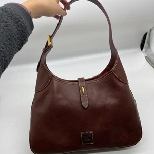 Bolsos de Mano Dooney & Bourke Cuero Florentino Media Luna Hobo Marrón Natural - Imagen 1 de 18