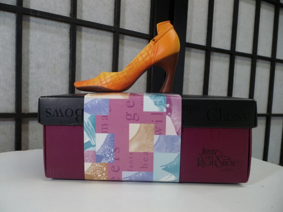 Just The Right Shoe Miniature Shoe Later Gator Style 25104 Raine Willits