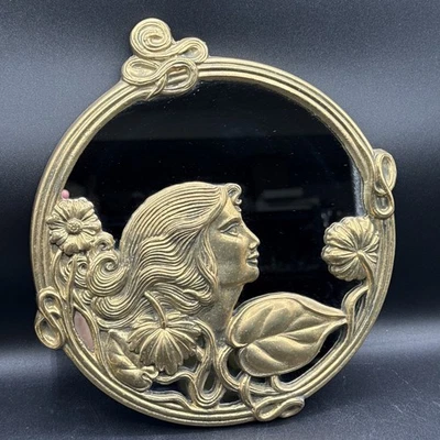 Espejo Art Nouveau/Art Deco francés vintage.  Doncella y flores con marco de latón Foto 1 de 4