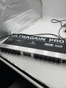 Behringer MIC2200 UltraGain Pro Tube Microphone Preamplifier - Bild 1 von 9