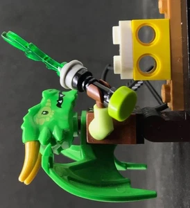 LEGO © PEDESTAL + MAZMORRAS Y DRAGONES VERDE DRAGONBORN ALAX JADESCALES - Imagen 1 de 6