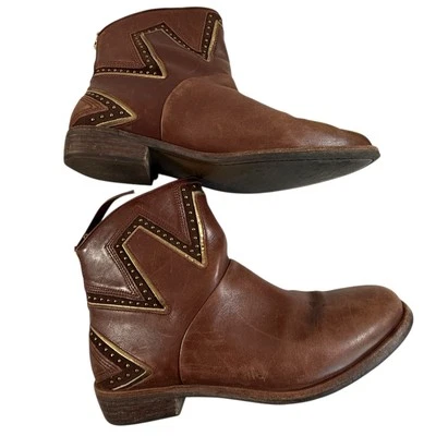UGG LARS SUNBURST STUD SMOOTH LEATHER BOOTS MID BROWN WOMENS SIZE 9.5 US - Image 1 of 4
