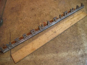 International Harvester KB-1 -6 96905H Hood Emblem - Foto 1 di 3