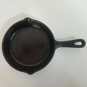 PHILLIPE RICHARD Traditional Cast Iron Skillet Pan 6" Double Pour Spout Cookware - Picture 1 of 8