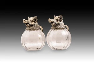 Pair of jugs, wild boars. Silver-plated metal, glass. Possibly Spain, 20th c. - Picture 1 of 8