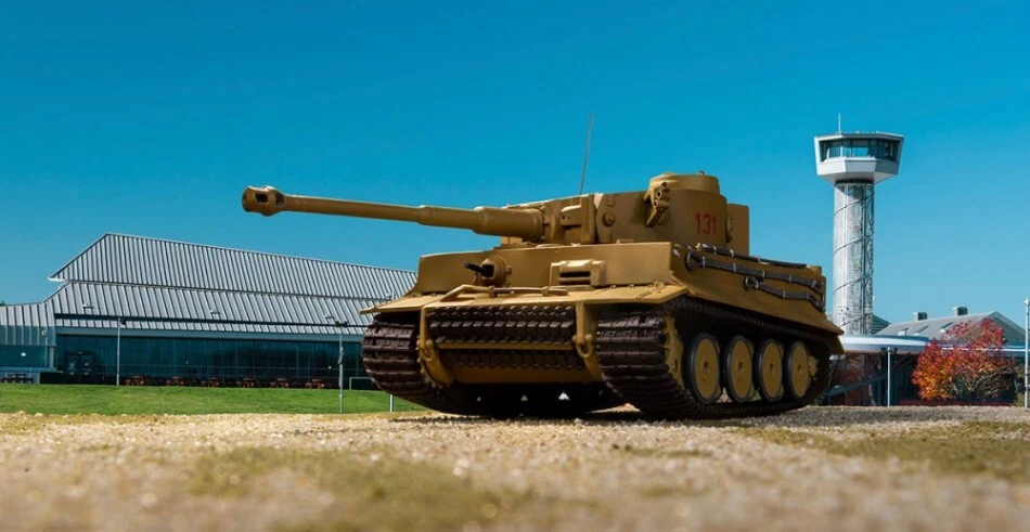 Corgi TIGER 131 RESTORED AND OPERATED BY THE TANK MUSEUM BOVINGTON 1:50 - Immagine 1 di 1