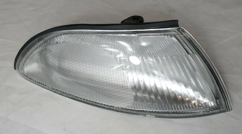 FORD TELSTAR AX XY 1991-1996 RIGHT CORNER LIGHT LAMP INDICATOR - image 1 of 1