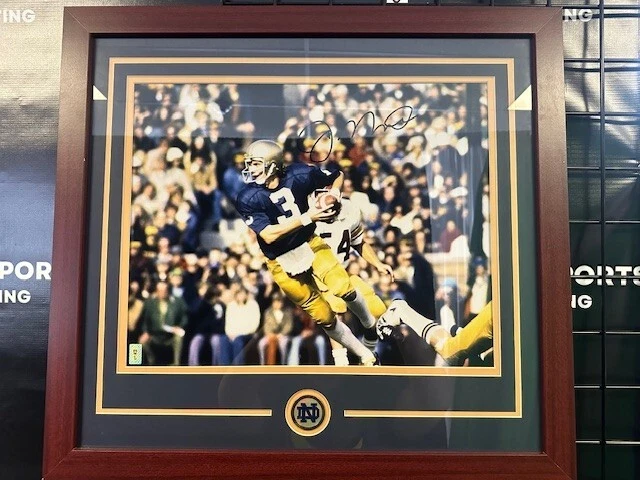Notre Dame Joe Montana Signed Framed 16X20 Photo - Image 1 of 1