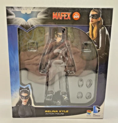 Figura MAFEX The Dark Knight Rises - Anne Hathaway como Selina Kyle (Catwoman) 6,25" Foto 1 de 4