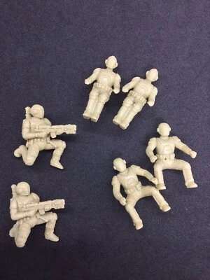 Vintage 1989 Xpanders Commandos Miniature Action Figures Tan Soldiers Lot Of 6 - Image 1 of 2