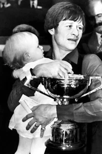 Alex Higgins snooker player after winning World Snooker Champ- 1982 4x6 Photo - Picture 1 of 1