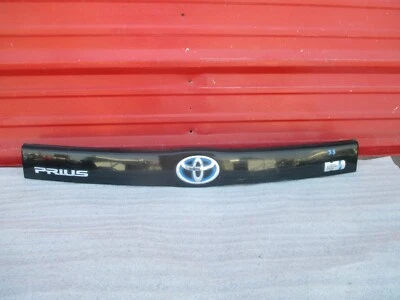 TOYOTA PRIUS   LIFTGATE GARNISH TRIM 2010 2011 2012 2013 2014 2015 11 13 14 15 - Изображение 1 из 4