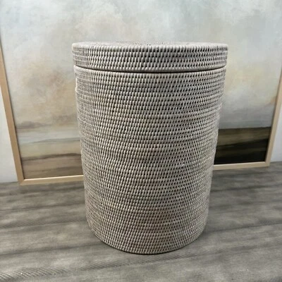 Cesta redonda de ratán tejida a mano Pottery Barn Tava 15”x20” encalada nueva sin caja Foto 1 de 4