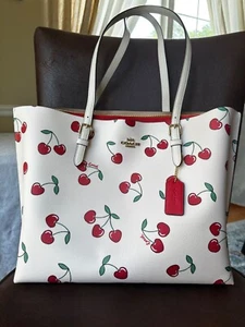 Coach Women's Mollie Tote (Cherry Print) Pre-owned in excellent condition - Picture 1 of 12