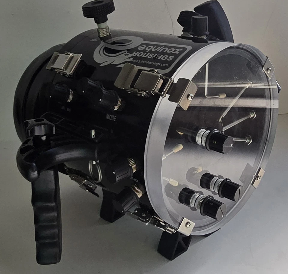 Carcasa submarina Equinox HD DSLR Canon 7D + sistema de engranaje de zoom EF - casi sin usar Foto 1 de 4