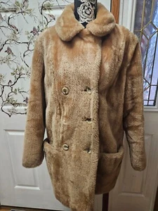 Vtg. INTERNATIONAL WORLD OF WHITE STAG Faux Fur Coat Fabric by Glenoit - Picture 1 of 4