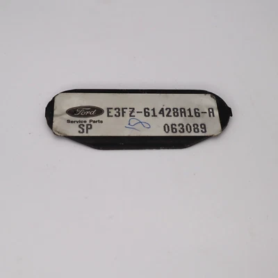 Ford NOS 1983 - 1987 Escort 2 Door Luggage Cover Retainer Bezel E3FZ-61428A16-A - Imagem 1 de 3