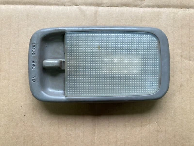 Оригинальный серый купольный фонарь для салона Lexus IS 300 2001-2005 годов выпуска со светодиодной подсветкой от оригинального производителя - Изображение 1 из 4