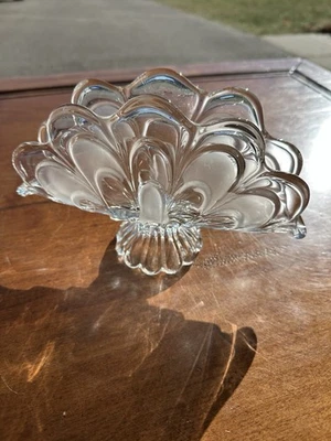 Soporte servilletero pedestal con forma de abanico de vidrio vintage Bohemia República Checa Foto 1 de 4