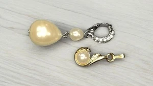 Vintage Faux Pearl Necklace Charms Rhinestones Pendant Gold Tone Jewelry Costume - Picture 1 of 17