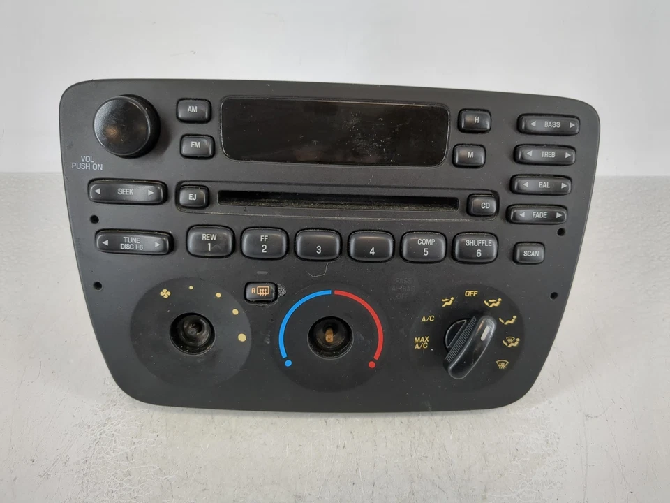 Receptor de radio reproductor de CD Ford Taurus Am Fm 2000-2007 948437 Foto 1 de 4