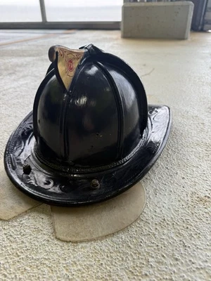 Cairns N5A  Leather Fire Helmet E Code 1970. Great Condition - Image 1 of 4