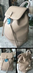 Neuer bpc Rucksack in geprägter Ledeoptik, goldfarbene Details, heller taupéton - Bild 1 von 4