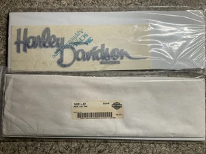 2 nuevas calcomanías originales originales de fábrica Harley Davidson para tanque de combustible de gasolina 14031-87 NOS - Imagen 1 de 7