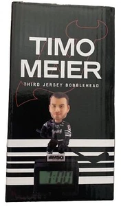 NJ DEVILS TIMO MEIER BOBBLEHEAD RELOJ SGA tercera camiseta 4/15/2024 NHL HOCKEY NUEVO EN CAJA - Imagen 1 de 2