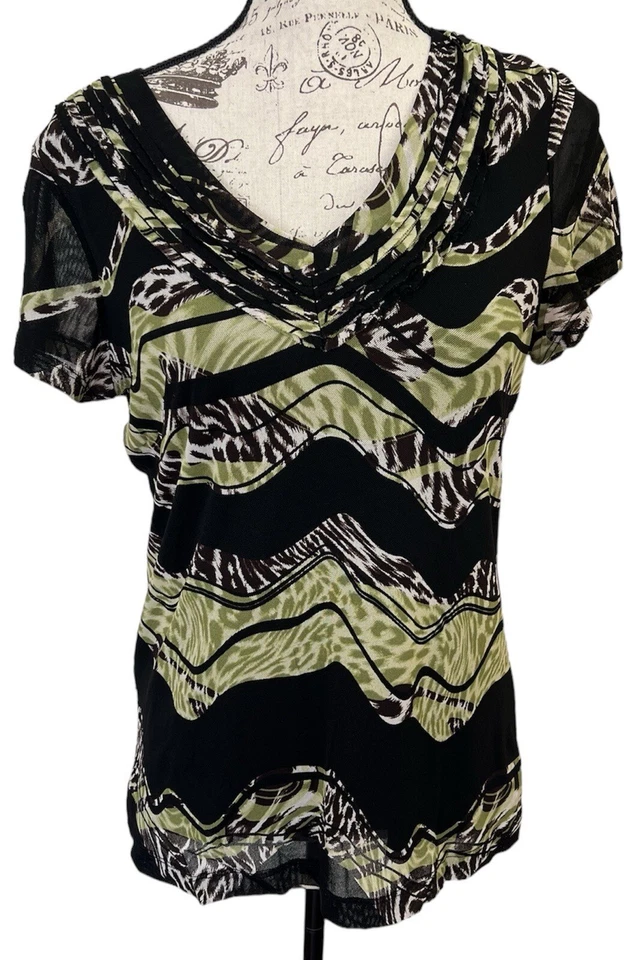 Camisa Dana Buchman Top Negra En Capas Manga Corta Estampado Animal Grande Usada en Excelente Condición Foto 1 de 4