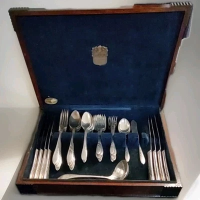 ONEIDA Community 女士汉密尔顿餐具镀银 55 件/盒套装 — 第 1/4 张图片