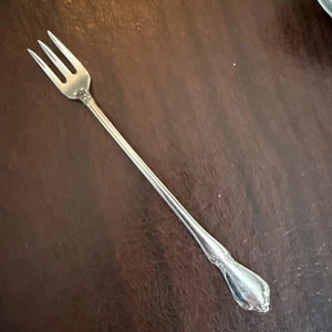 VTG Oneida CHATEAU - Stainless Flatware Seafood Fork - Picture 1 of 4