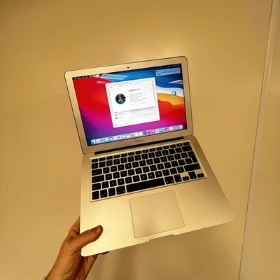 Apple MacBook Air (13-inch, Early 2014) - 4GB - 256GB. - Image 1 of 4