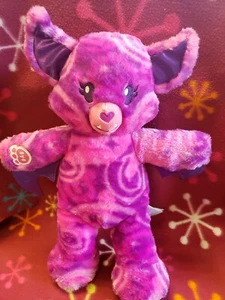 Build a Bear Midnight Shimmer Vampir Fledermaus rosa lila Wirbel 17 Zoll Plüsch - Bild 1 von 8