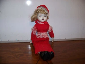 Muñeca Walda vintage de porcelana de 18 pulgadas vestido rojo y sombrero mejillas pálidas - Imagen 1 de 6