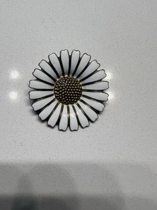 Vintage Vigo Pedersen sterling silver Daisy brooch. Daisy brooch. enamel silve - Picture 1 of 3
