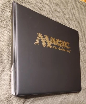 Álbum de 3 anillas Magic the Gathering Ultra Pro estampado dorado + páginas Magic The Gathering Magic The Gathering  Foto 1 de 4