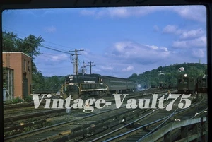 ORIGINAL SLIDE NYC 8259 NEW YORK CENTRAL NORTH WHITE PLAINS KODACHROME 1965 - Picture 1 of 1