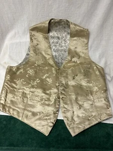 Gilet uomo vintage reversibile argento/oro Hong Kong seta 37” petto 19” L sul retro - Foto 1 di 14