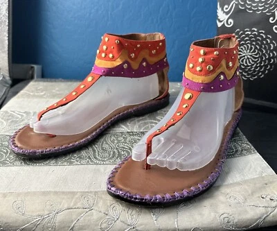 Sandalias planas de gladiador Boutique9 talla 10 multicolor de gamuza con tachuelas - Ver descripción Foto 1 de 4