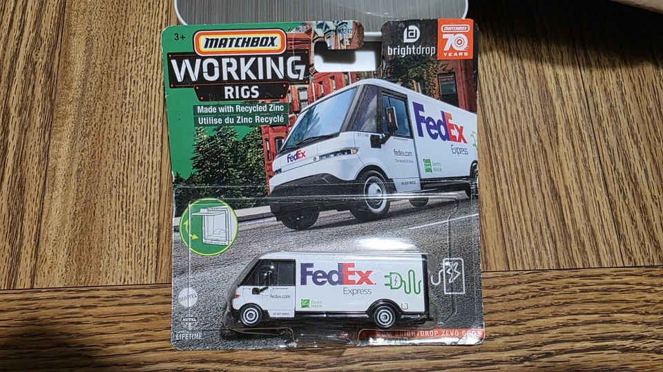 Camión Matchbox 2023 plataformas de trabajo FedEx Express Brightdrop Zevo 600 Foto 1 de 3