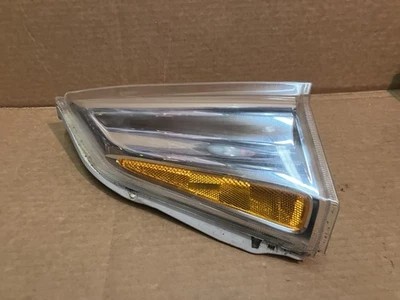 LUZ DE CANTO 2013-2017 NISSAN LEAF RH PARK lado do passageiro - Imagem 1 de 4