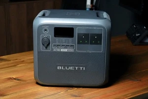 Bluetti AC180 portable power station 1800w 1152wh - Picture 1 of 12