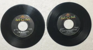 Pair of 45's COWSILLS:WE CAN FLY & RAIN, PARK, OTHER THINGS 1960s VG-VG+ MGM - Picture 1 of 7