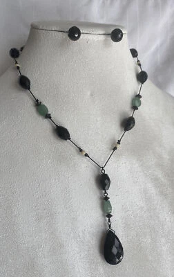 Collar Lia Sophia Menta Cuentas Negras Lariat Verde Piedras Naturales y Bonificación Foto 1 de 4