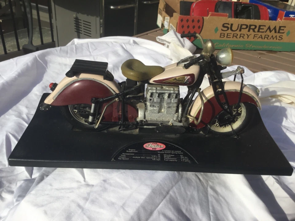 1996 Tootsie Toy 1942 INDIAN Motorcycle 442 Die-Cast 1/:10 Scale Replica - Image 1 of 4