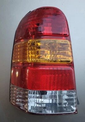 01 02 03 04 05 06 07 Conjunto de luz trasera derecha Ford Escape/Maverick Foto 1 de 4