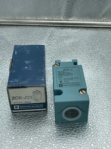 Telemecanique ZCK J21 / 64669 / - Picture 1 of 5