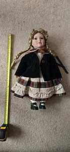 Leonardo Collection Porcelain Doll **Vintage** - Picture 1 of 9